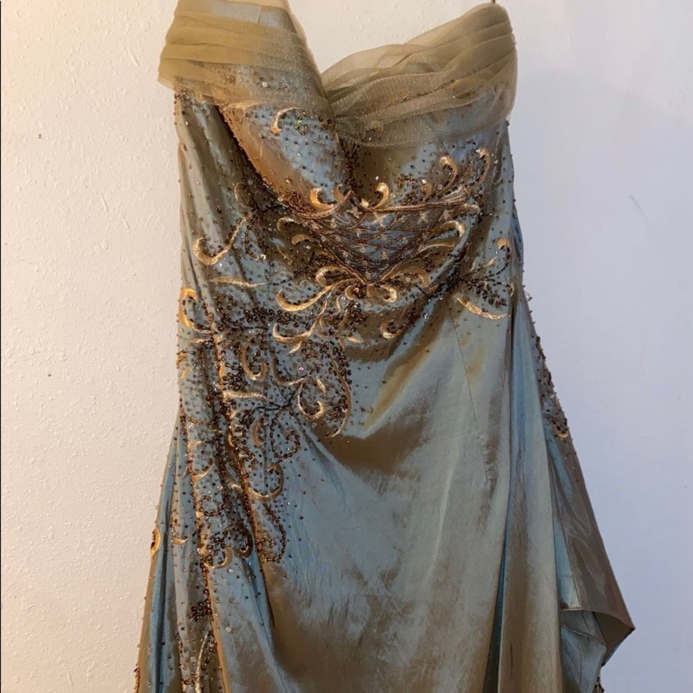 Beautiful dress used once in 2013 vintage looking